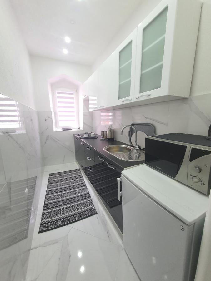 Apartman Din *